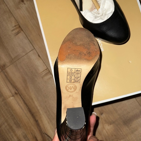 Michael Kors leather heels - Picture 6 of 10